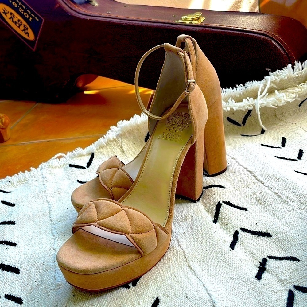 NWT Vince Camuto 5” Anklestrap Platforms in Vintage Nude Size 10 1/2